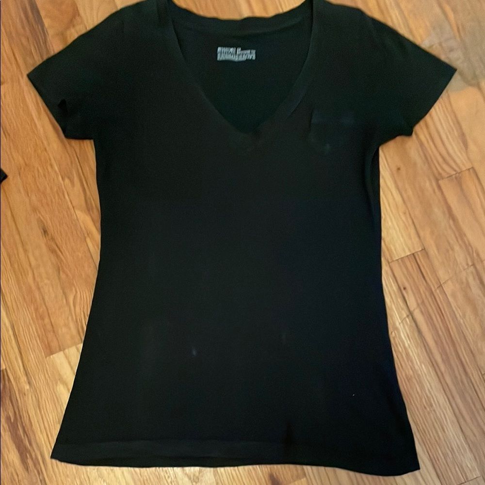 Women’s Black Short Sleeve T-Shirts Set of 2 Both Med - Picture 6 of 6